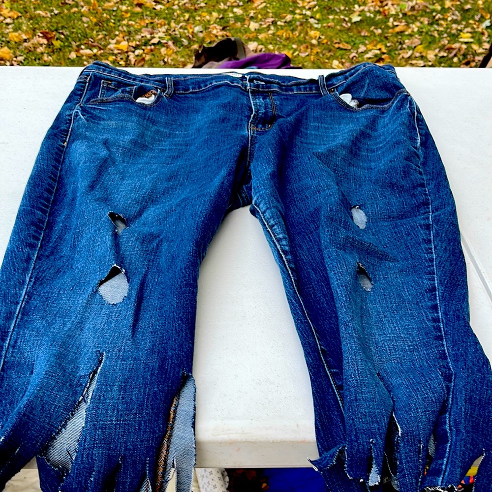 Jean shorts with holes